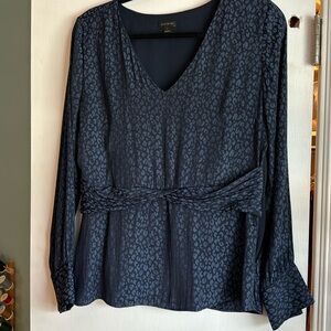 Ann Taylor womens size 6 blouse. Navy lined  longsleeve.